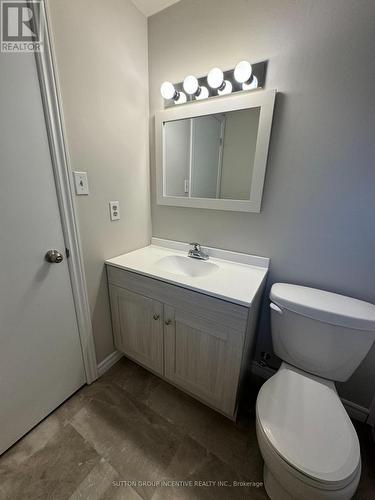 25 Chaucer Crescent, Barrie, ON - Indoor Photo Showing Bathroom