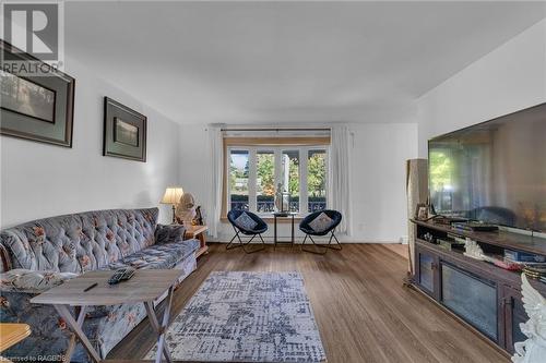 24 Stanley Street, Tiverton, ON - Indoor Photo Showing Living Room