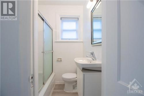 Unit1-Bath - 219 Arlington Avenue, Ottawa, ON - Indoor Photo Showing Bathroom