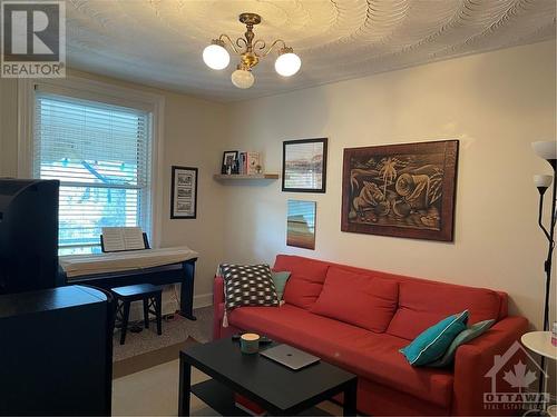 219 Arlington Avenue, Ottawa, ON - Indoor Photo Showing Living Room