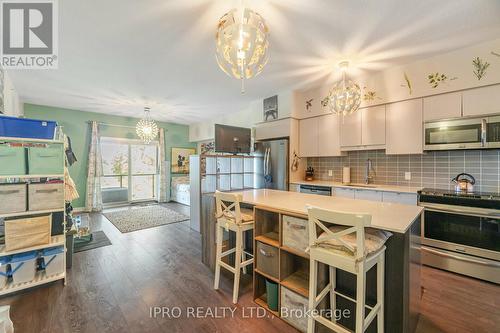 402 - 69 Boyne Street N, New Tecumseth, ON - Indoor Photo Showing Kitchen With Stainless Steel Kitchen With Upgraded Kitchen