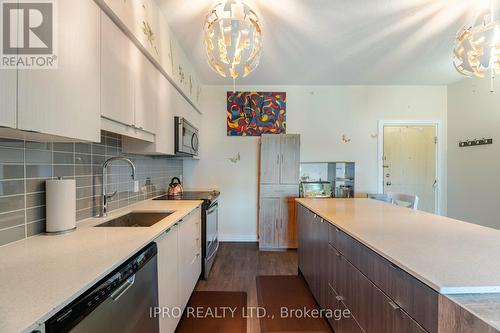 402 - 69 Boyne Street N, New Tecumseth, ON - Indoor Photo Showing Kitchen