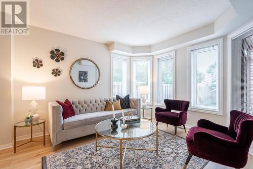 5875 Mersey Street, Mississauga, ON - Indoor Photo Showing Living Room