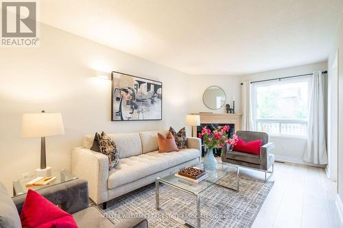 5875 Mersey Street, Mississauga, ON - Indoor Photo Showing Living Room