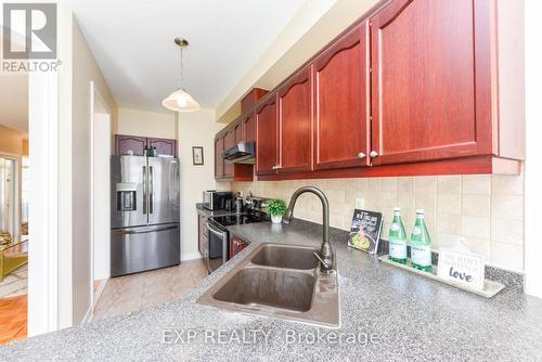 93 Nathaniel Crescent, Brampton, ON - Indoor Photo Showing Kitchen With Double Sink With Upgraded Kitchen