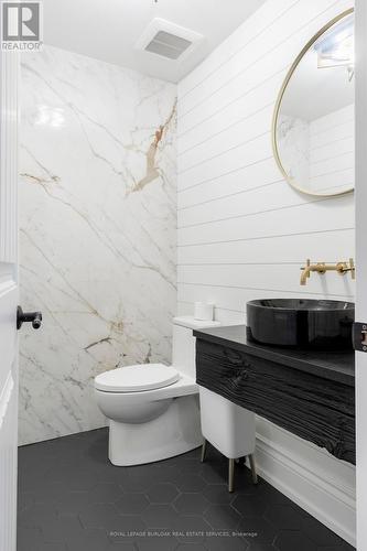 1506 6Th Con Road W, Hamilton, ON - Indoor Photo Showing Bathroom