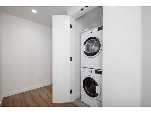 1408 10448 University Drive, Surrey, BC - Indoor Photo Showing Laundry Room