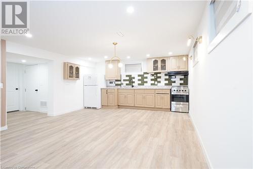 63 Brentwood Drive, Hamilton, ON - Indoor Photo Showing Kitchen