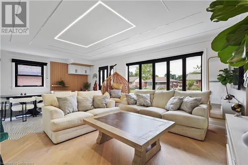 63 Brentwood Drive, Hamilton, ON - Indoor Photo Showing Living Room