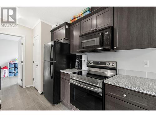 10-235 Aylmer Rd, Chase, BC - Indoor Photo Showing Kitchen