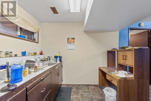 5250 Canoe Beach Drive Ne, Salmon Arm, BC - Indoor Photo Showing Bathroom