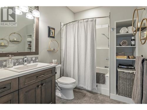 2435 Okanagan Street Unit# 5, Armstrong, BC - Indoor Photo Showing Bathroom