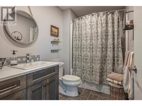 2435 Okanagan Street Unit# 5, Armstrong, BC - Indoor Photo Showing Bathroom