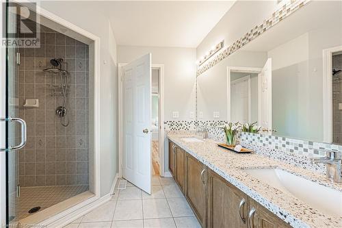 4264 Vivaldi Road E, Burlington, ON - Indoor Photo Showing Bathroom