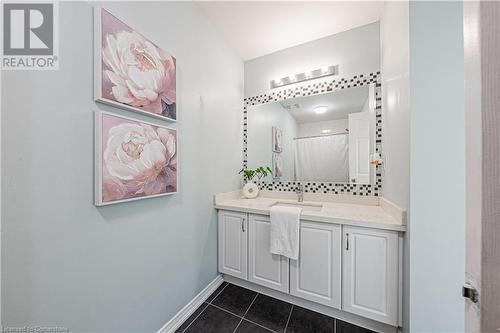 4264 Vivaldi Road E, Burlington, ON - Indoor Photo Showing Bathroom