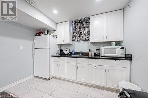 4264 Vivaldi Road E, Burlington, ON - Indoor Photo Showing Kitchen