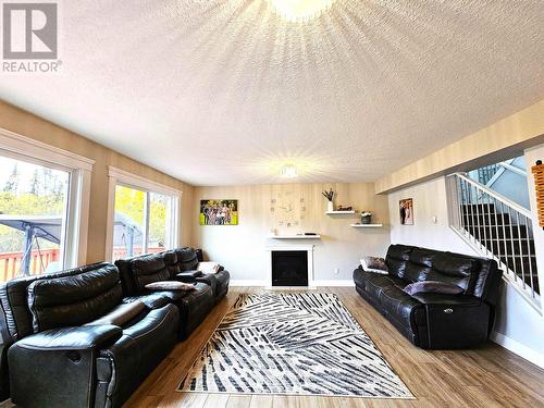 6585 Frenkel Road, Prince George, BC - Indoor Photo Showing Living Room