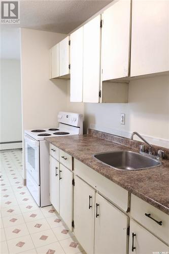 42 19 Centennial Street, Regina, SK - Indoor Photo Showing Kitchen