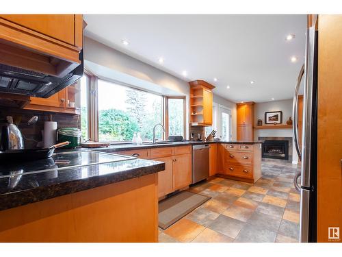 15006 Rio Terrace Dr Nw, Edmonton, AB - Indoor Photo Showing Kitchen