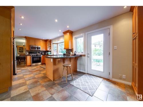 15006 Rio Terrace Dr Nw, Edmonton, AB - Indoor Photo Showing Kitchen