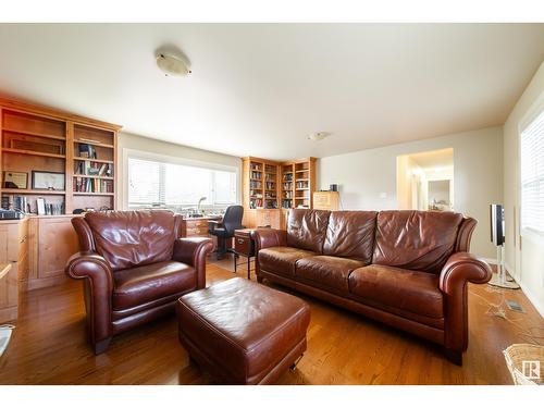 15006 Rio Terrace Dr Nw, Edmonton, AB - Indoor Photo Showing Living Room