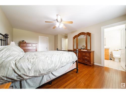 15006 Rio Terrace Dr Nw, Edmonton, AB - Indoor Photo Showing Bedroom