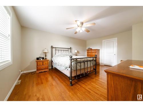 15006 Rio Terrace Dr Nw, Edmonton, AB - Indoor Photo Showing Bedroom