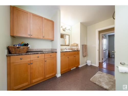 15006 Rio Terrace Dr Nw, Edmonton, AB - Indoor Photo Showing Kitchen