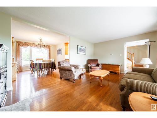 15006 Rio Terrace Dr Nw, Edmonton, AB - Indoor Photo Showing Living Room