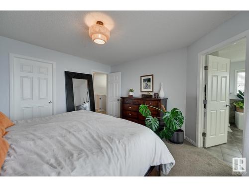 7819 173 Av Nw, Edmonton, AB - Indoor Photo Showing Bedroom