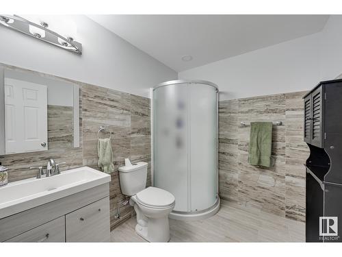 7819 173 Av Nw, Edmonton, AB - Indoor Photo Showing Bathroom