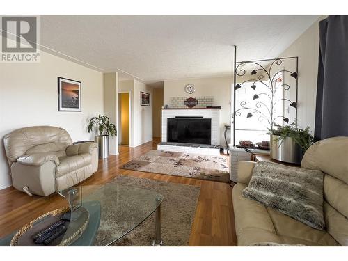 3524 Scott Road Lot# 1, Kelowna, BC - Indoor Photo Showing Living Room