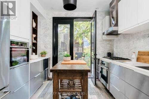 25 Clark Street, Toronto, ON - Indoor Photo Showing Kitchen With Upgraded Kitchen