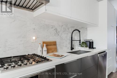 25 Clark Street, Toronto, ON - Indoor Photo Showing Kitchen With Upgraded Kitchen