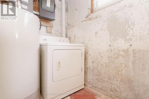 32 King Richard Court, Markham, ON - Indoor Photo Showing Laundry Room