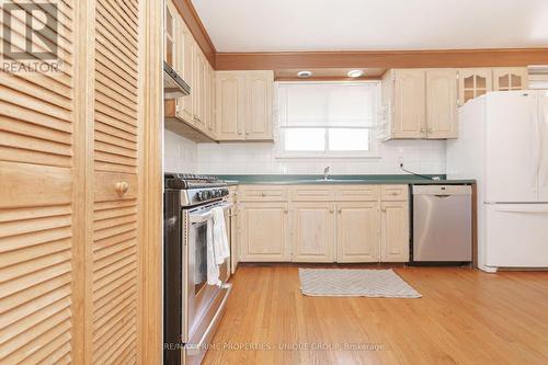 32 King Richard Court, Markham, ON - Indoor Photo Showing Kitchen