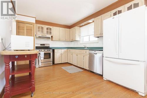 32 King Richard Court, Markham, ON - Indoor Photo Showing Kitchen