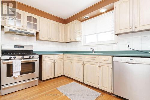 32 King Richard Court, Markham, ON - Indoor Photo Showing Kitchen