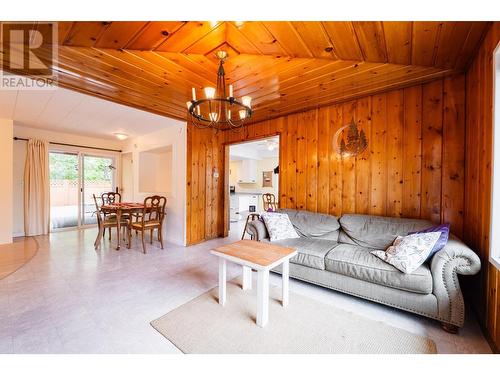 504 Seventh  Street, Nelson, BC - Indoor Photo Showing Living Room