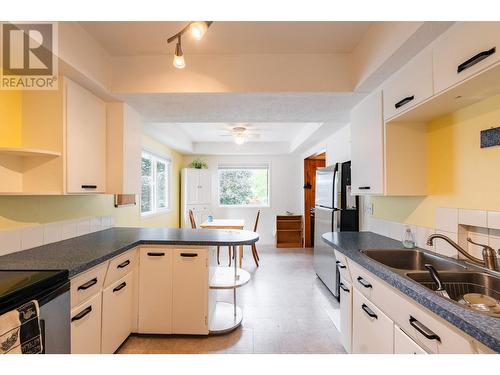 504 Seventh  Street, Nelson, BC - Indoor Photo Showing Kitchen With Double Sink