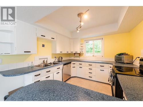 504 Seventh  Street, Nelson, BC - Indoor Photo Showing Kitchen