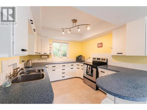 504 Seventh  Street, Nelson, BC - Indoor Photo Showing Kitchen With Double Sink