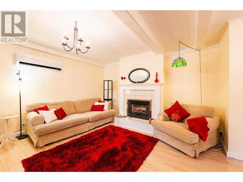 504 Seventh  Street, Nelson, BC - Indoor Photo Showing Living Room With Fireplace