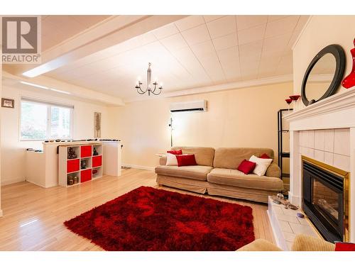 504 Seventh  Street, Nelson, BC - Indoor Photo Showing Living Room With Fireplace