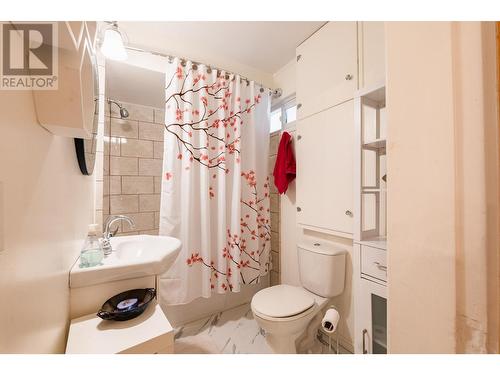 504 Seventh  Street, Nelson, BC - Indoor Photo Showing Bathroom