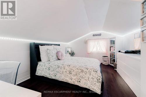 1227 Lockhart Road, Burlington, ON - Indoor Photo Showing Bedroom