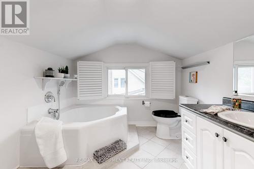 1227 Lockhart Road, Burlington, ON - Indoor Photo Showing Bathroom