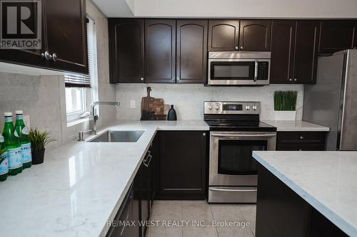 25 Ashen Tree Lane, Brampton, ON - Indoor Photo Showing Kitchen With Stainless Steel Kitchen