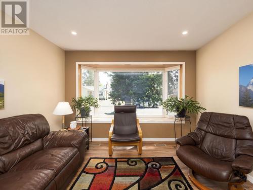 378 Mcpherson Place, Prince George, BC - Indoor Photo Showing Living Room