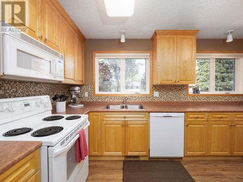 378 Mcpherson Place, Prince George, BC - Indoor Photo Showing Kitchen With Double Sink